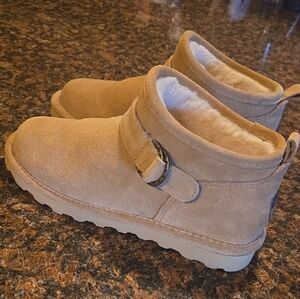 BearPaw Tan Womens Boots with Buckle
